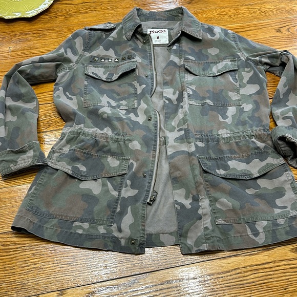 Mudd camo ladies Medium jacket. Drawstring at waist. Lightweight. - Picture 1 of 11